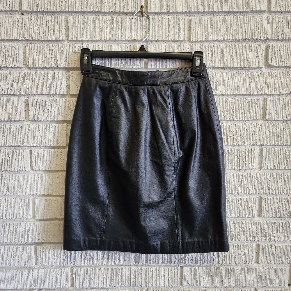 Vintage black leather skirt hotsell